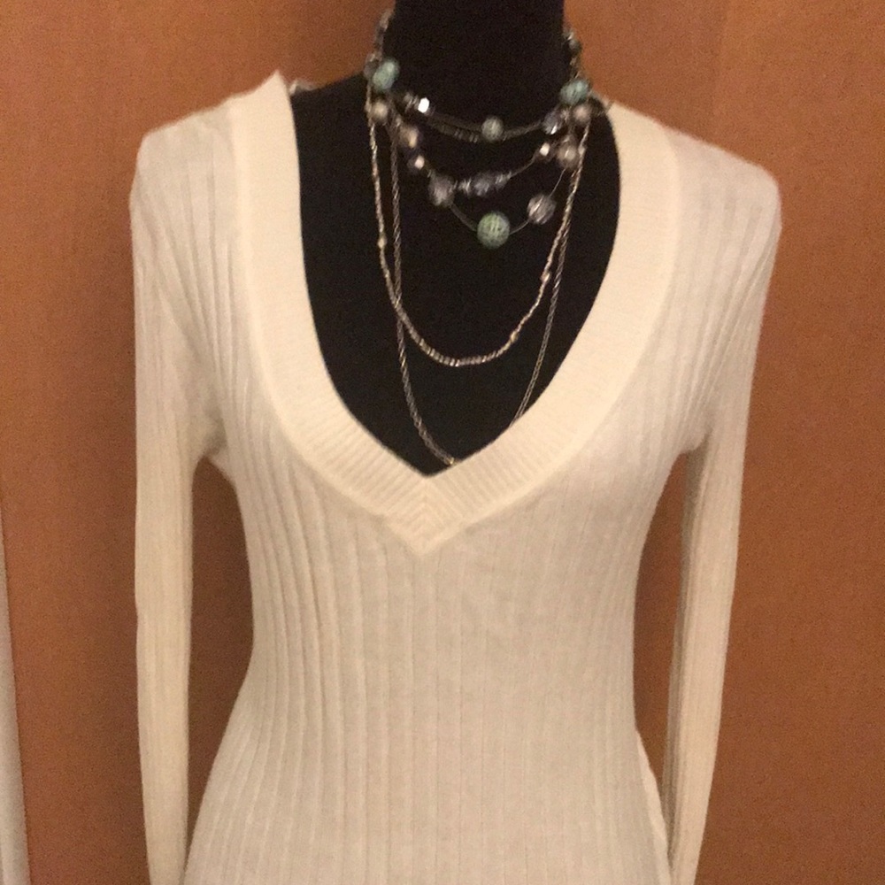 Express size Medium cream fitted sweater .